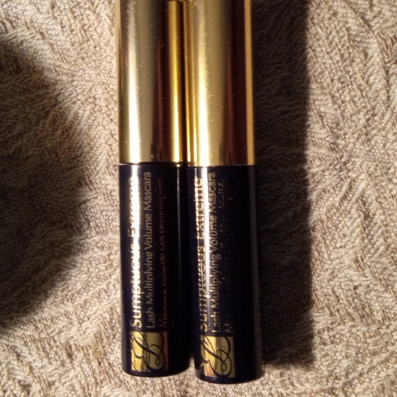 Mascara Multiplying volume - Picture 1 of 4